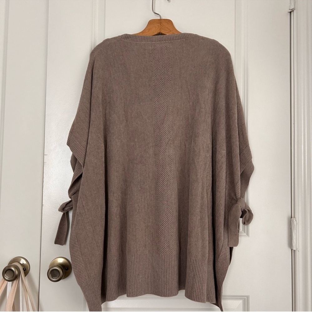 Barefoot Dreams Cozy Chic Hi Lo Poncho with Side Tie - Picture 10 of 10